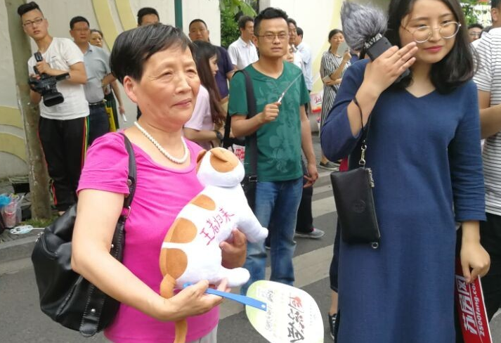 奶奶梦见孙子高考“666分”，孙子查到成绩之后，全家人大笑不止