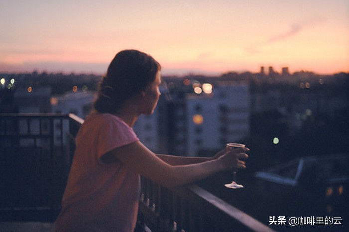 春天的故事，夏天的絮语，我们皆在十月的成熟静美里读懂