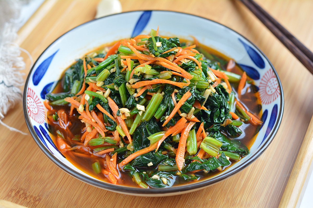 酸辣可口的下饭菜,这道凉拌菠菜开胃顺气,好吃不上火