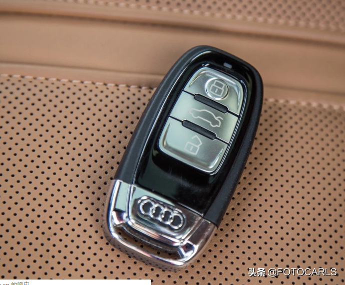 W12版奥迪A8L实拍，最迷人的前脸大灯，比同年奔驰S600L更阔气