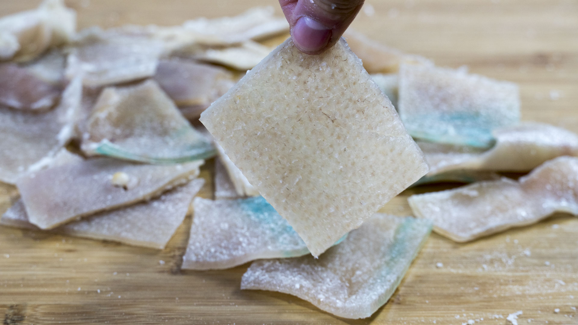 秋冬干燥寒冷，女人要多吃6种食材，补水又驱寒，面如桃花显年轻