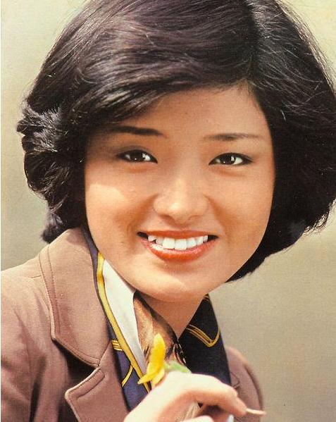 厚嘴唇又不高的山口百惠为何美得时髦少女她的变美思路值得学