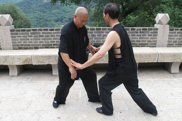 哪些人不适合练太极拳（不建议老年人打太极拳的原因）