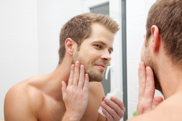 男生如何正确地保养皮肤，尤其是脸部？