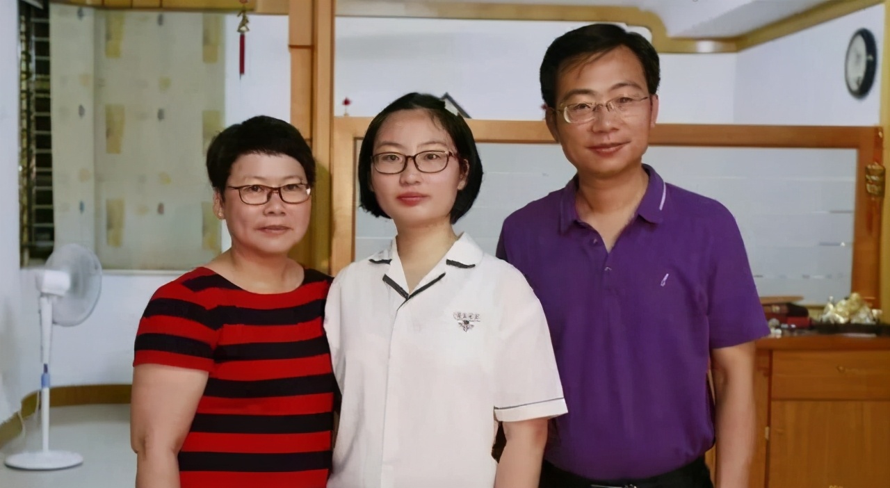 福建女孩687分摘状元考上北大，还获100万奖金，值得学习