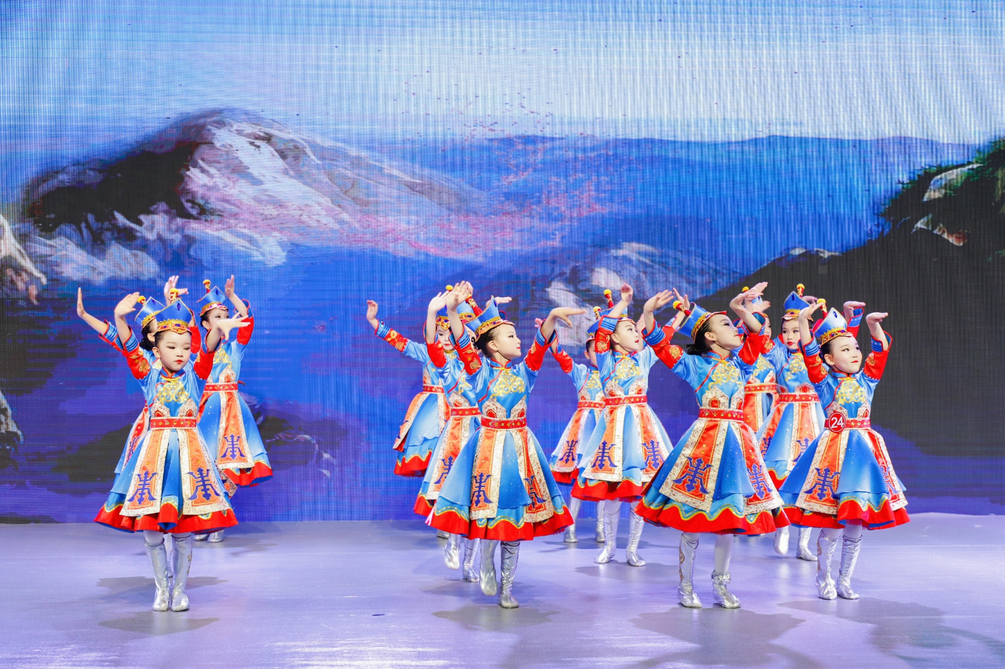 专访 | 舞林大会人气之星 巴艺斯勒舞蹈团:?乘风破浪,逐光前行