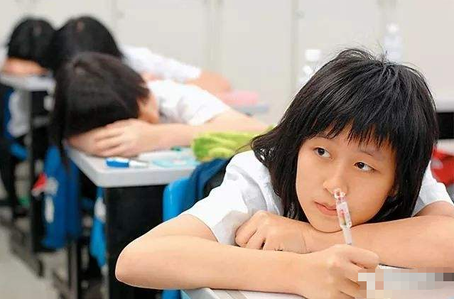 大学封校遭吐槽，2点原因惹学生不满，网友：这种封校有啥意义