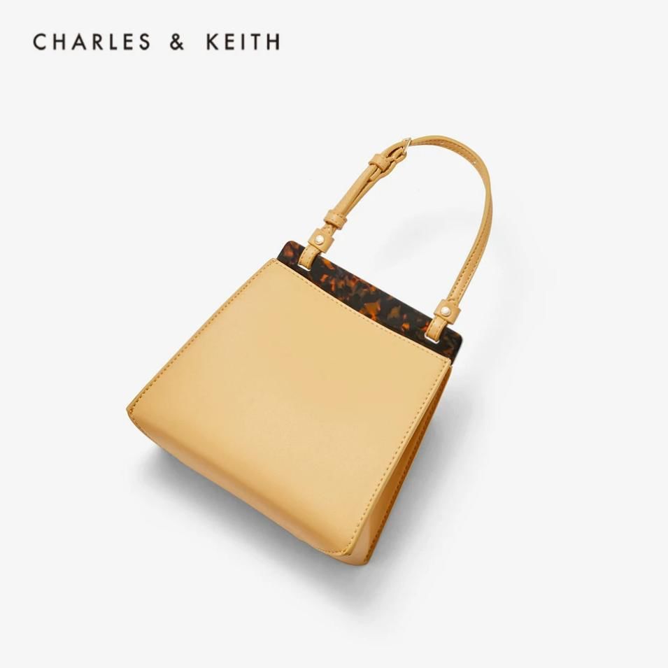 凭什么她被称为最美女律师？