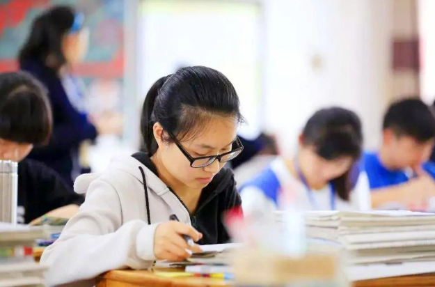 2021校友会大学排名出炉，北京大学NO 1，上海交大进入前三甲