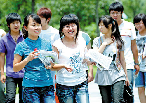 高考成绩将公布,文科报志愿别犯愁,记住这些策略,有助于正确选择