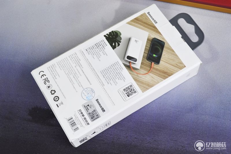 送给果粉的福利时刻 Baseus倍思 布洛克带线移动电源