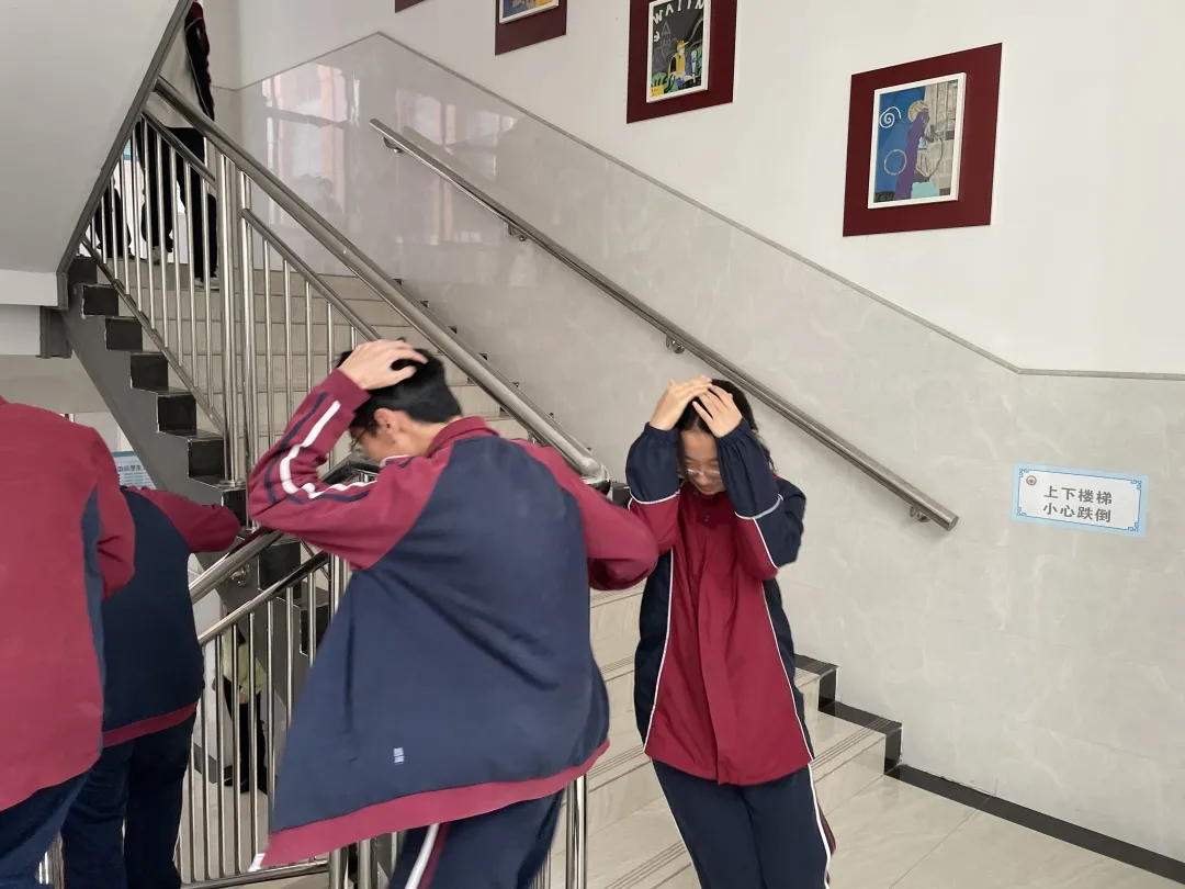 安全常抓不懈 演练警钟长鸣-郑州市郑东新区文苑学校在行动