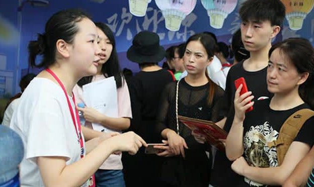 与辅导员关系好的往往是这3种人，权力大优势多，准大学生要知道