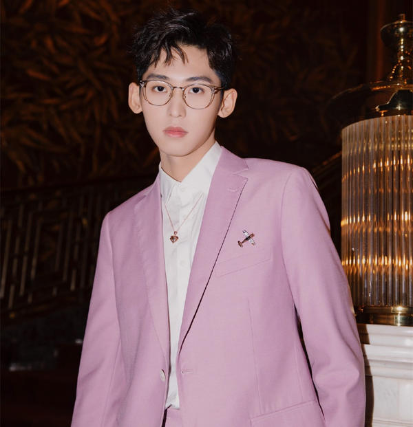 纸片人选秀也玩照骗？唱歌仿佛烧水壶，确定不是考验虞书欣演技？