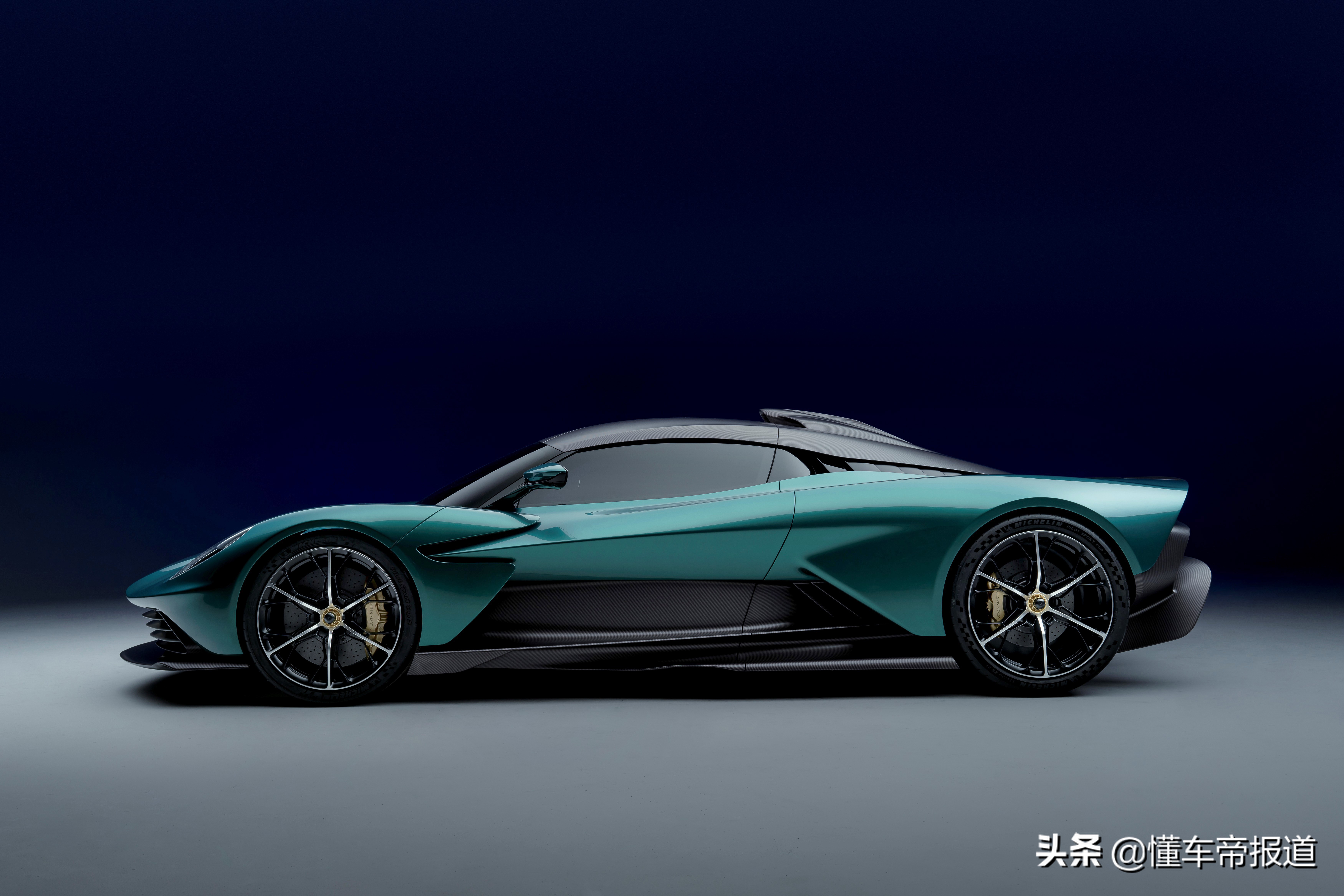 新车 </p><p>　　 直面法拉利SF90 Stradale？阿斯顿·马丁Valhalla量产版发布