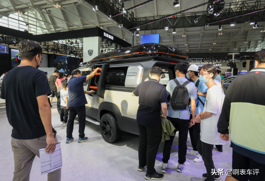 五菱打造的“工具车”，可越野可拉货，车顶还能睡觉，原厂已改装