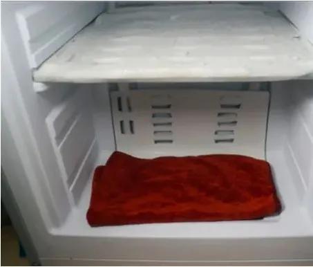 冰箱结了厚厚的冰怎样快速除冰？