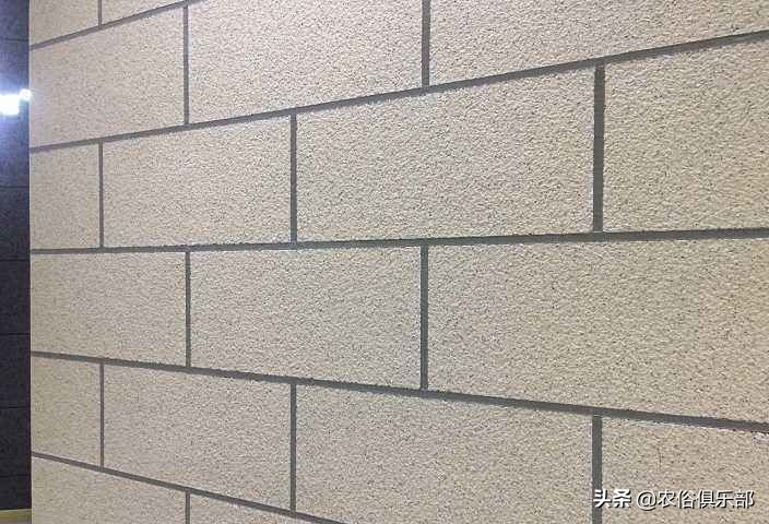 不贴瓷砖情况下，如何省钱又美观的处理外墙？3种方法供农民借鉴