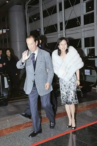 百亿豪门公子迎娶千亿豪门千金，她是蔡家大公主，也是集团掌门人