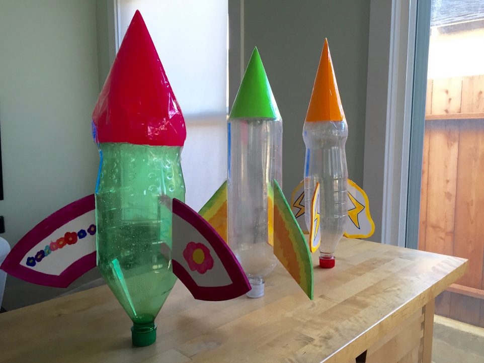 废旧饮料瓶做火箭模型图片