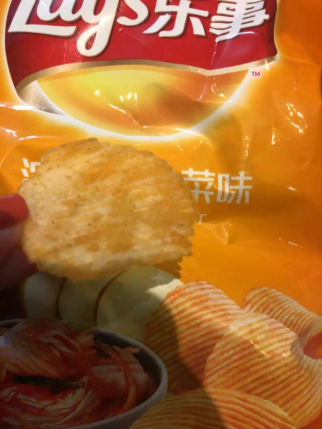以身试吃13款薯片，我终于找出了薯片界的“扛把子”