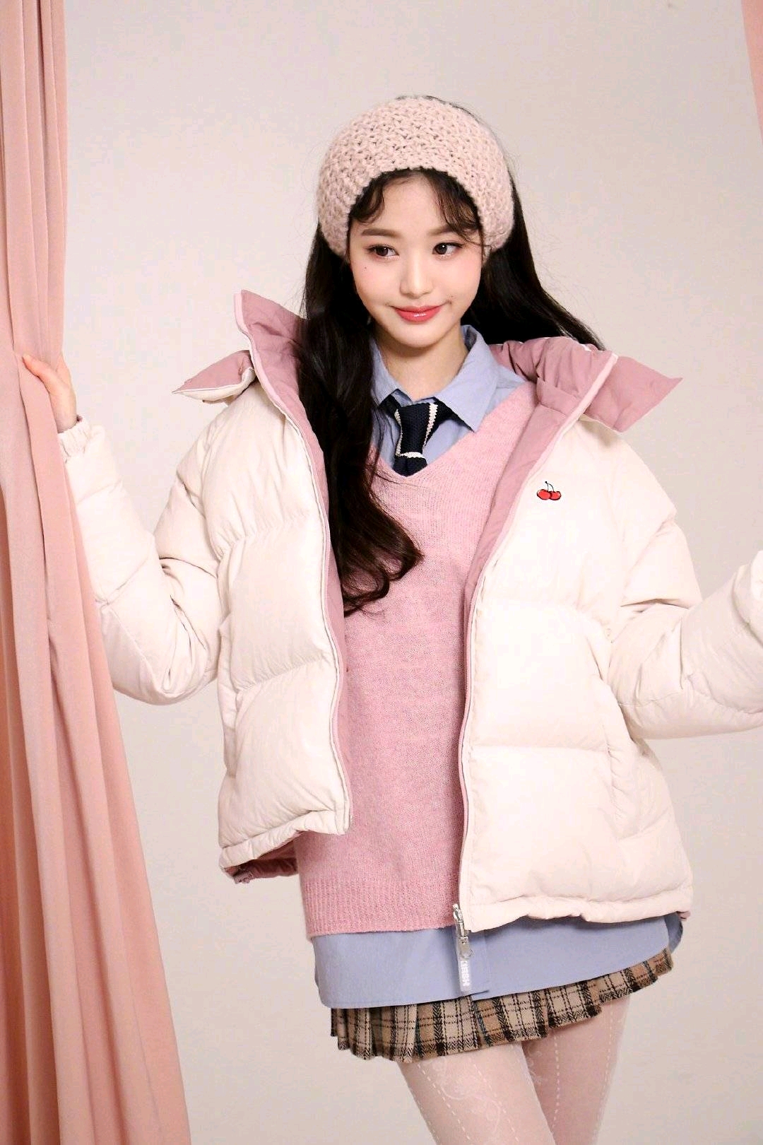 前IZONE成員張元英，炫耀8等身超薄比例