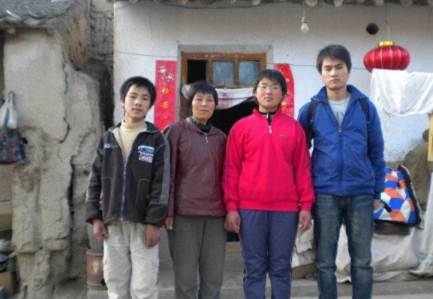 看一个贫困家庭是如何培养出大学生的，这样做值得吗？值得人学习