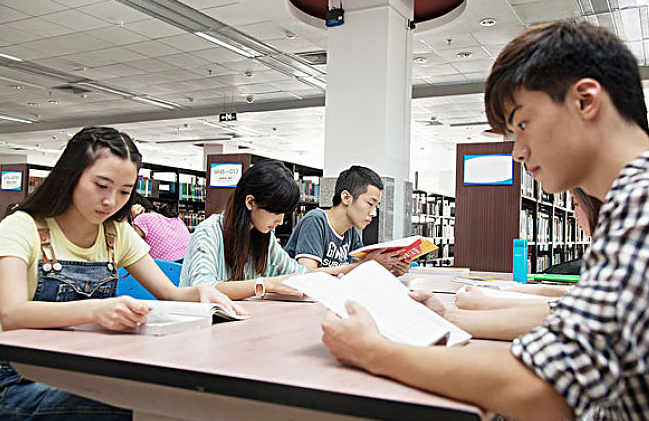 大学生请假“回家结婚”，辅导员竟然不准假，拒绝理由略显扎心