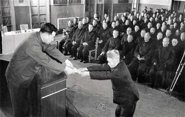 王耀武的后代过得怎么样？女儿生下“五朵金花”