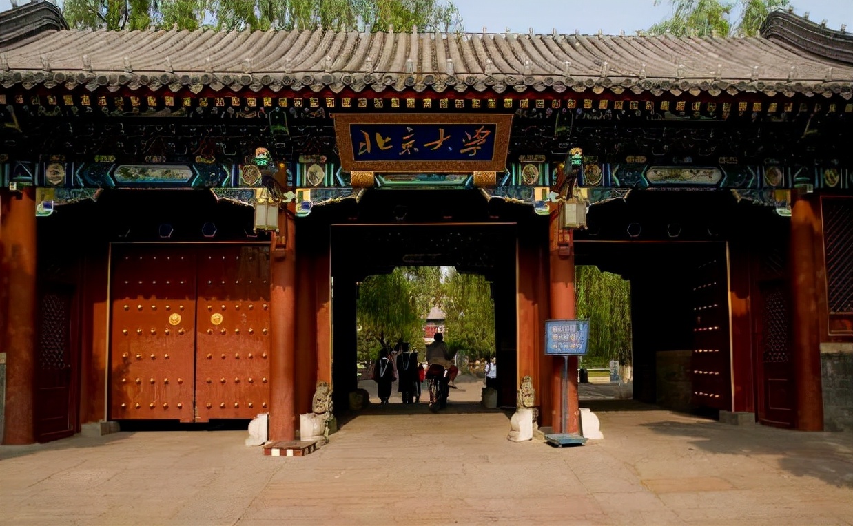 985高校最新排名，清华大学无缘第一，前三甲中出现浙江大学