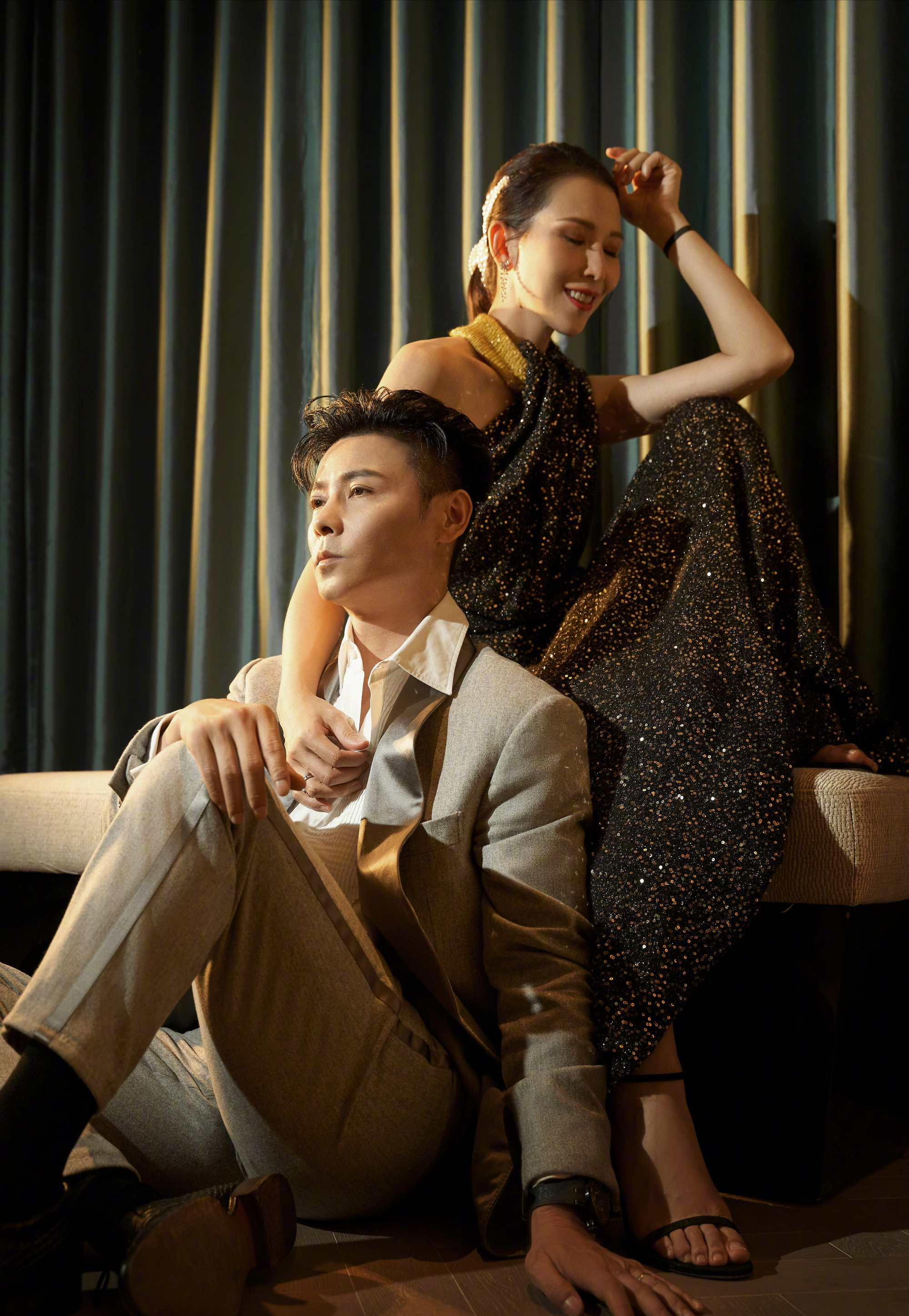 蔡少芬晒和老公张晋合影,夫妻同框撒狗粮,真人神仙眷侣最好磕了 第3张