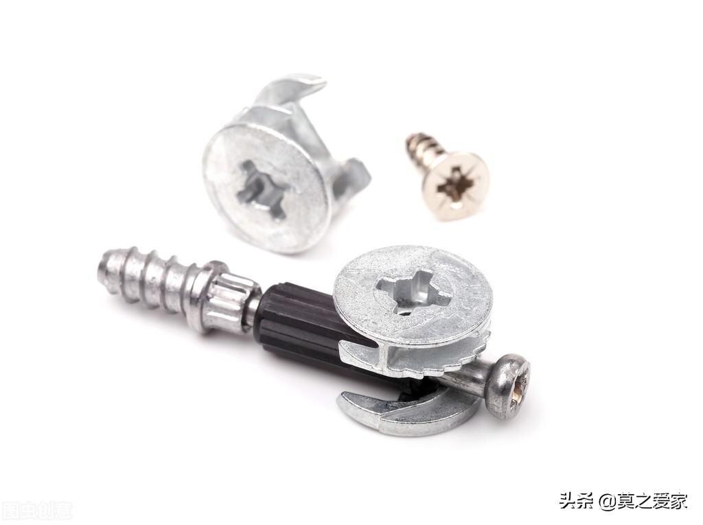 家具螺丝安装方法，三合一螺丝怎么装？