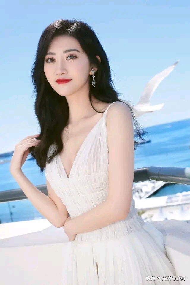 各位朋友大家要注意今年春节要待在家里（过年回家给老婆买什么礼物）