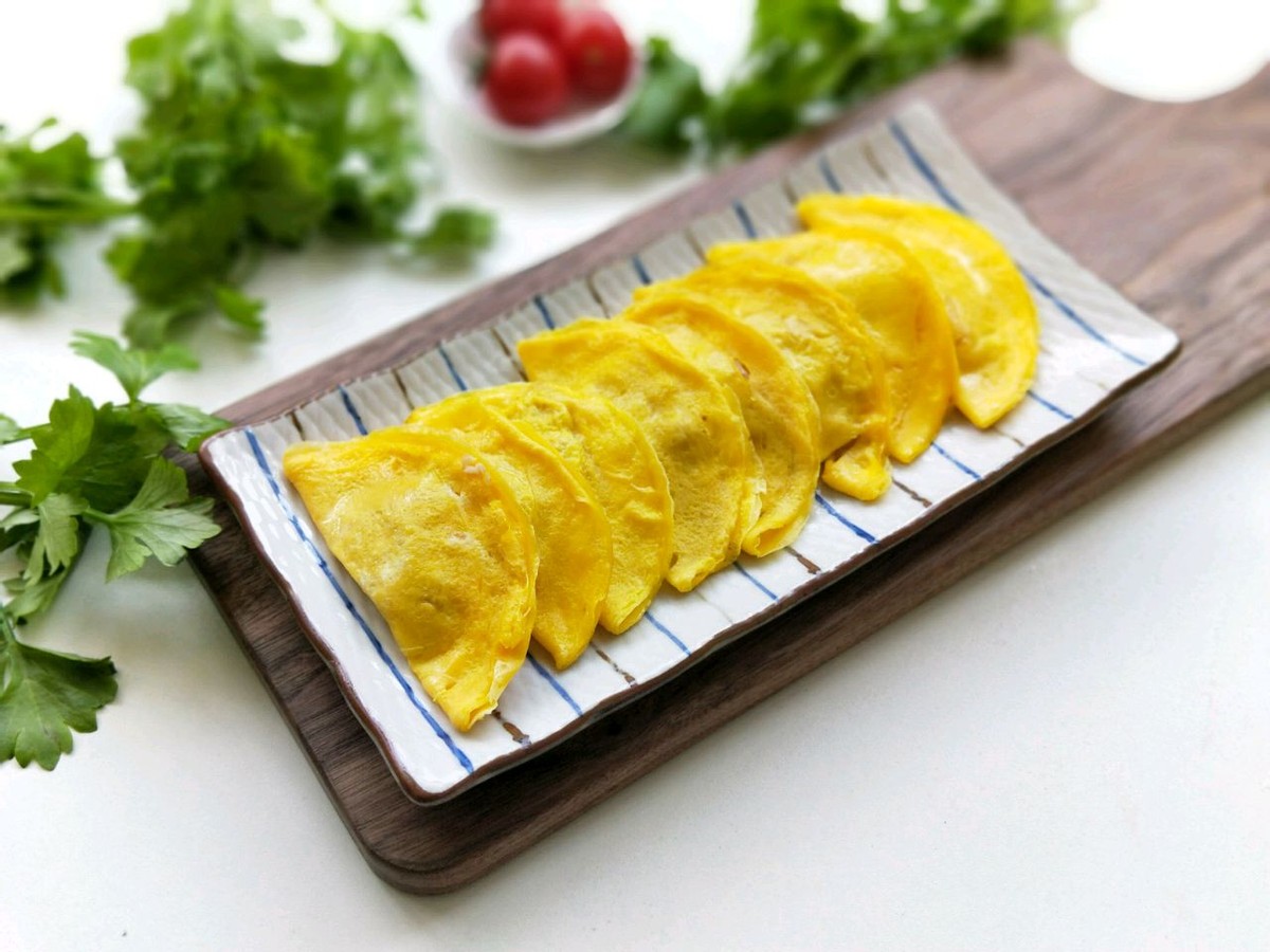 饺子花样吃法，美味蛋饺，做法简单，松软的外皮，家里人都爱吃