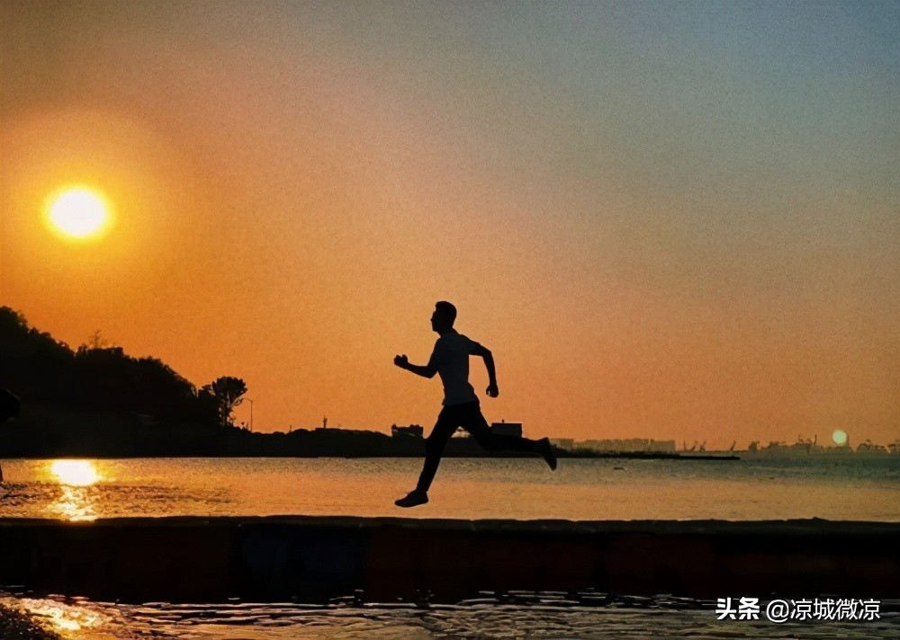 沐浴朝阳，感受青春，邂逅午后，体会人生，遇见晚霞尝尽人生百味