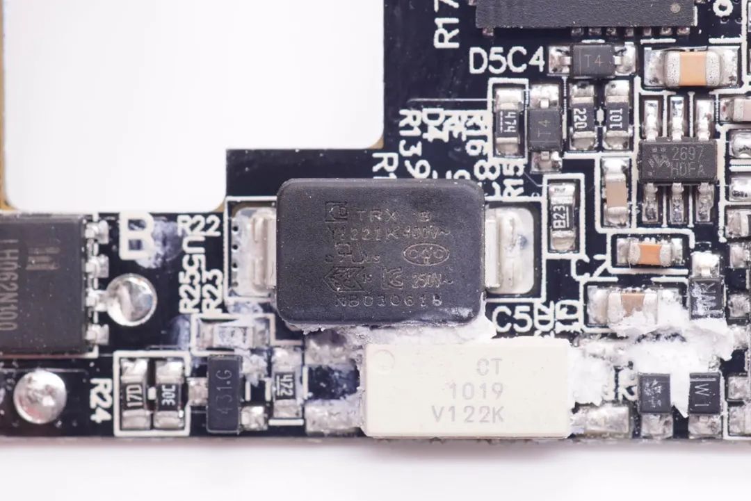 全新设计，突破体积极限，拆解国产控制器65W氮化镓快充