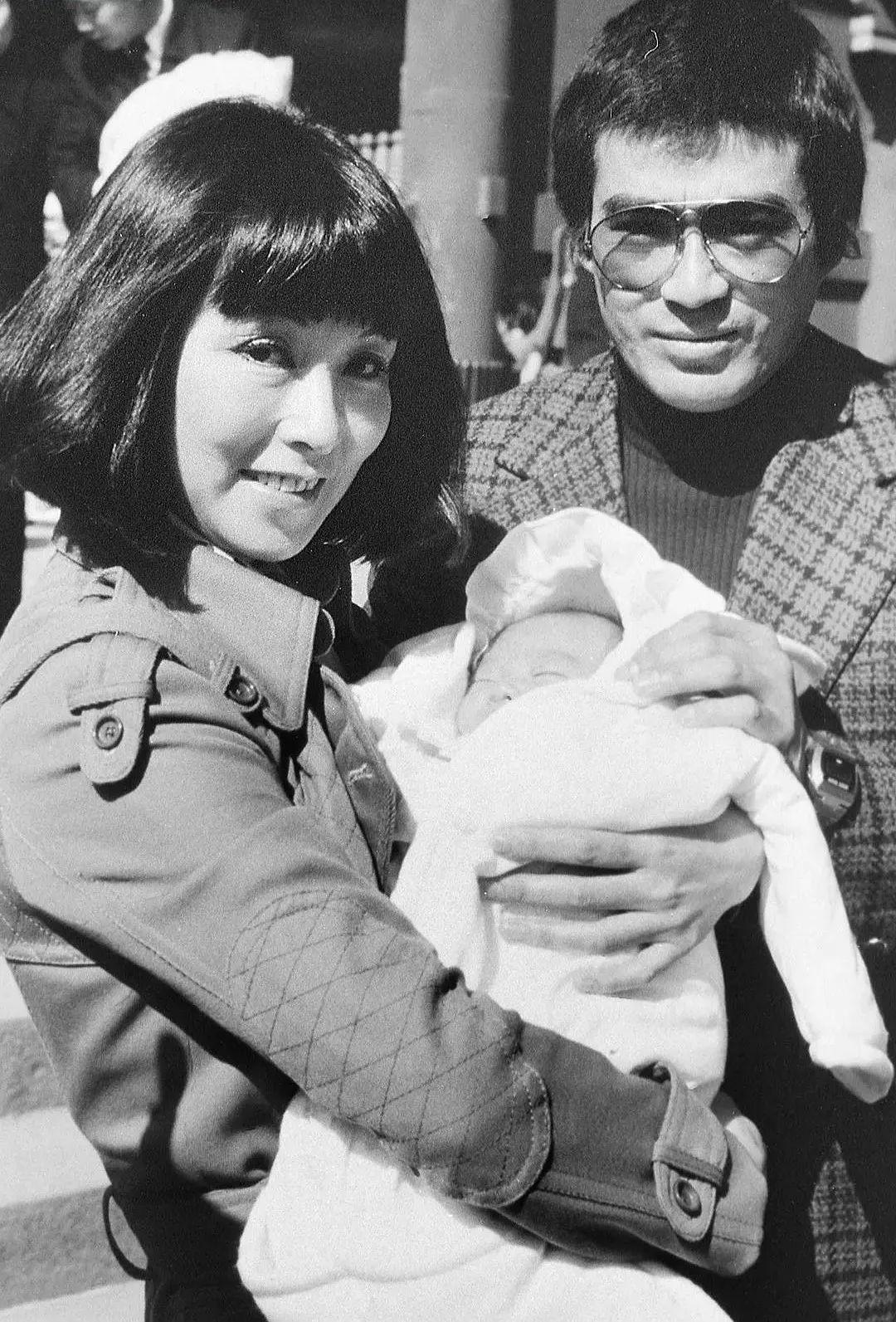 "雄霸"千叶真一的"生猛情史",和他背后22岁的女大学生