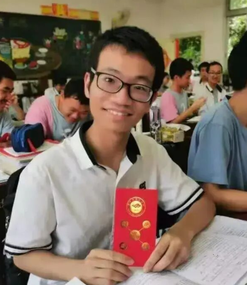 高考723分拿下省状元，荣获数学大满贯，优秀体质自带主角光环