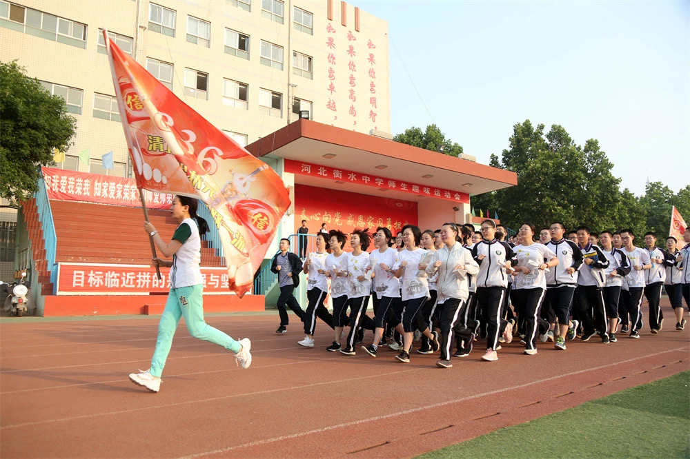 衡水中学文科状元刘嘉森，673分被北大录取，如今却靠演讲为生