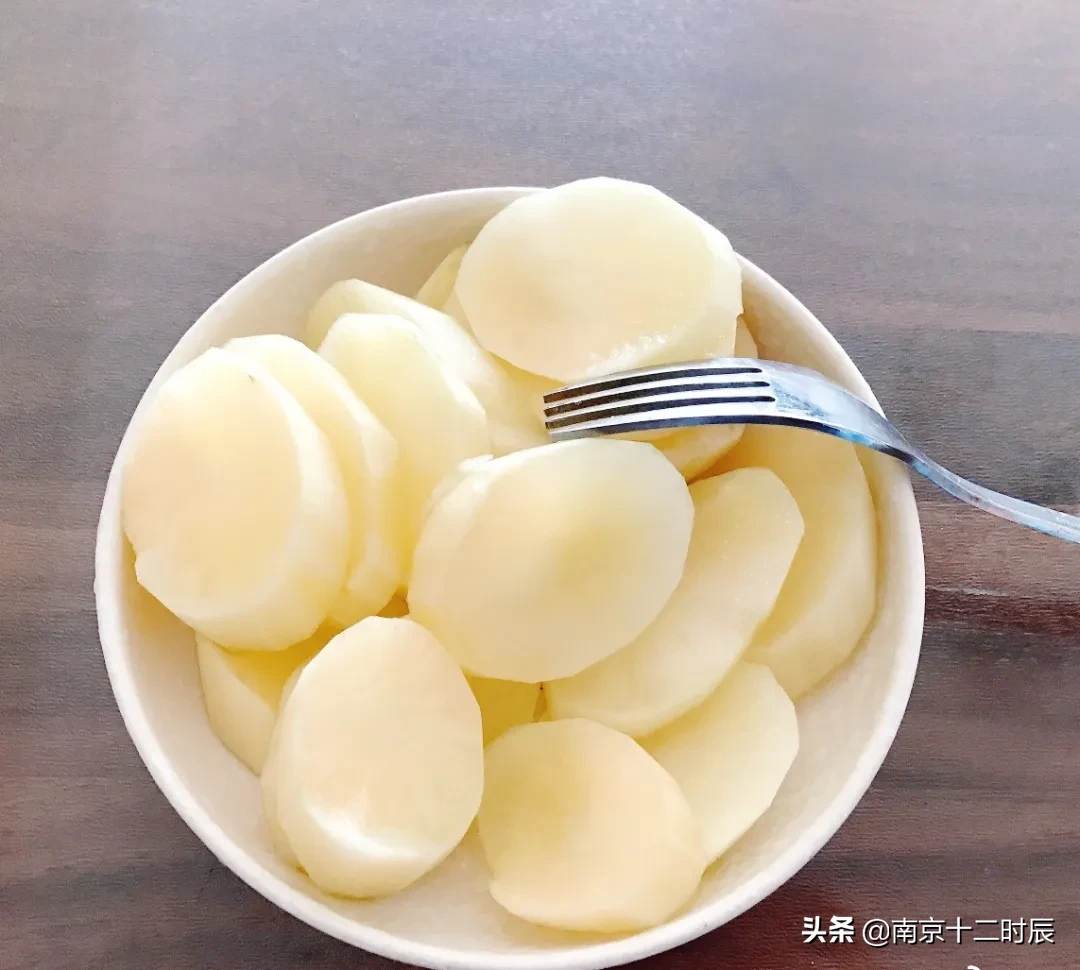 雪莲果哪儿产的最好吃（揭秘脆甜多汁的雪莲果原产地）