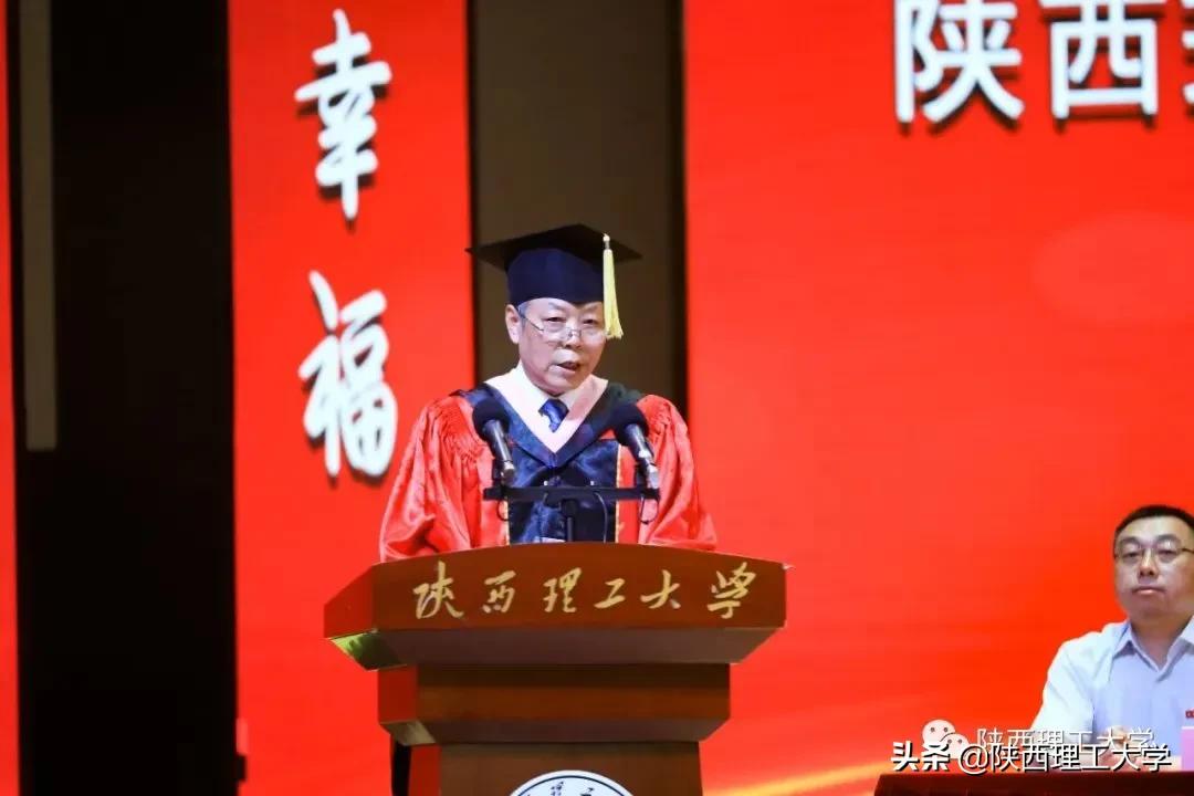 愿此去繁花似锦，归来仍是少年——张校长对2021届毕业生的寄语