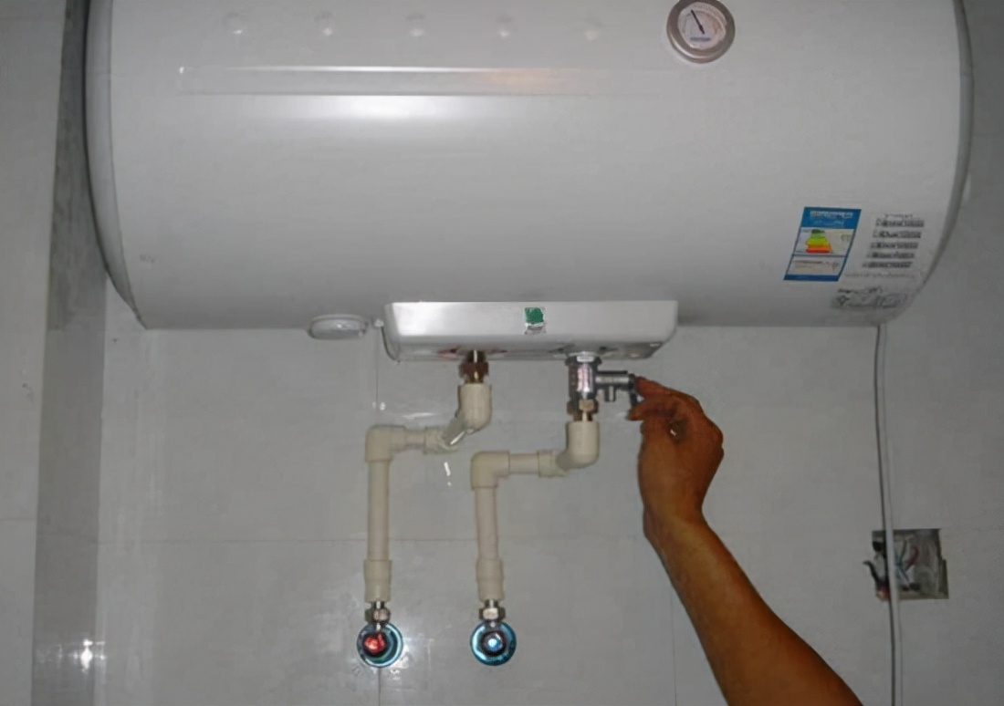 热水器水管漏水是什么原因，如何解决热水器水管漏水？