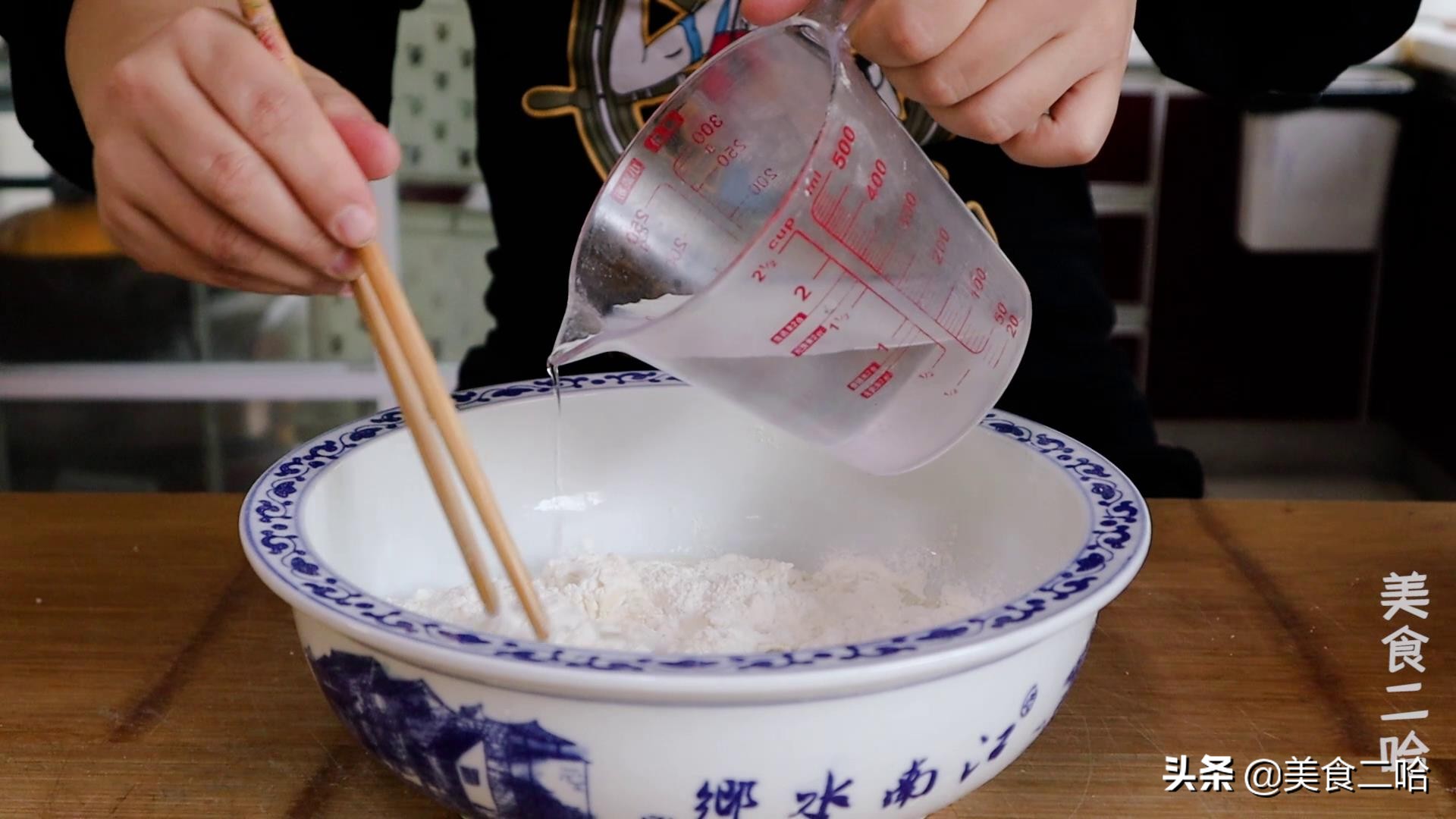 烙糖饼时，记住别揉面，小厨娘教你烙饼妙招，轻松烙出松软糖饼