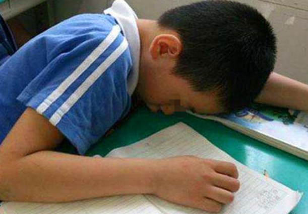 浙江一小学发布“睡眠令”，21点上床睡觉，20多天后家长笑了