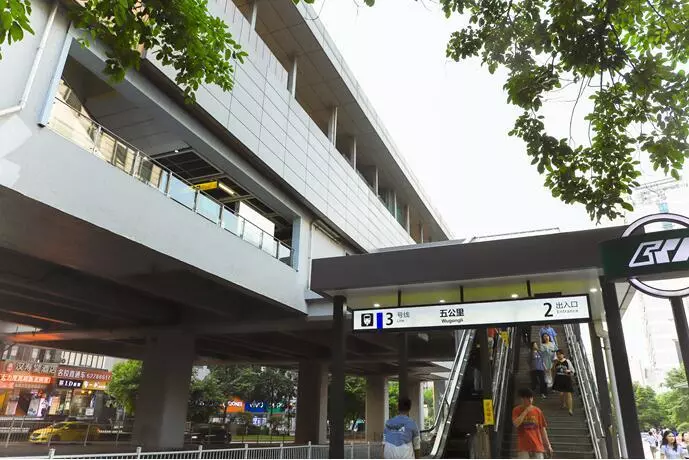 重庆超豪华大学：依山环水，占地2390余亩，校内出行还得坐车