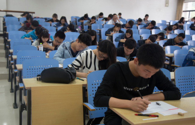 “警校”不香了？广东警官学院招生遇冷，投档低至448分无人问津