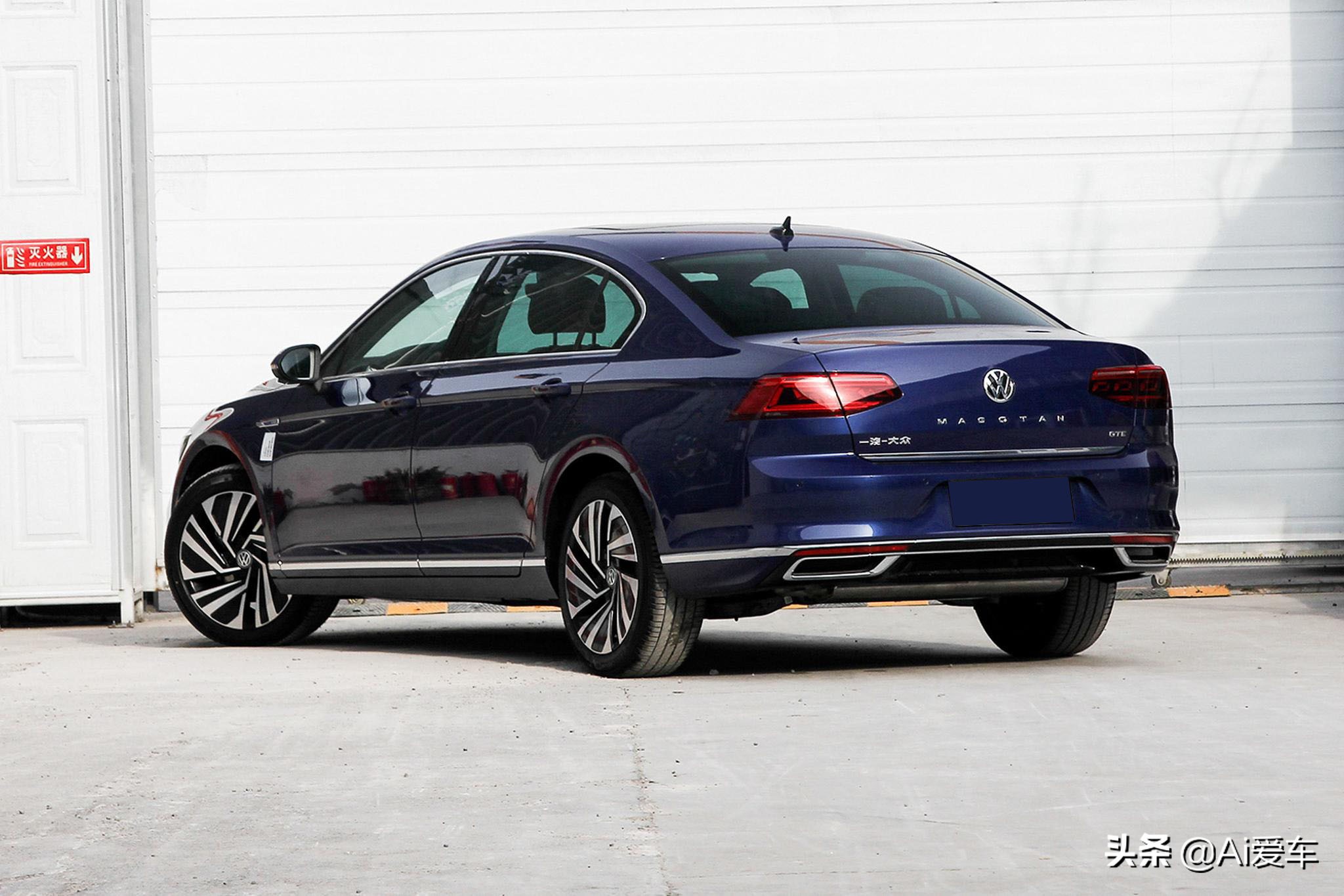 自动挡油耗1.8L,合资中型家轿标杆，便宜销量大，实拍大众迈腾GTE