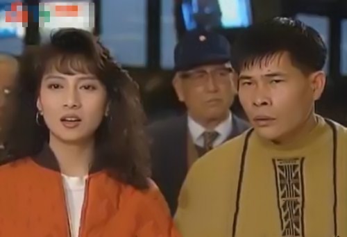 “家里有一个童话妻子”男人充满了曝光！他从未收到从年龄的新年事件的联盟。
