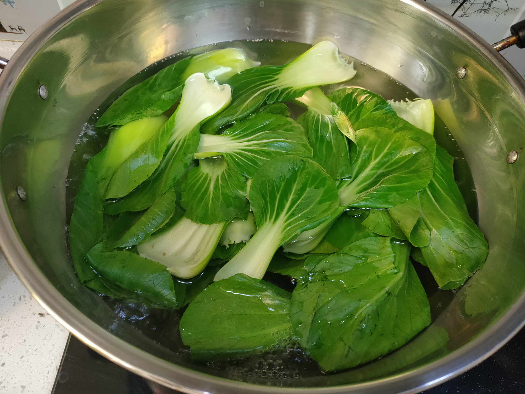 好吃的香菇炒油菜（十步轻松做出好吃的香菇炒油菜）