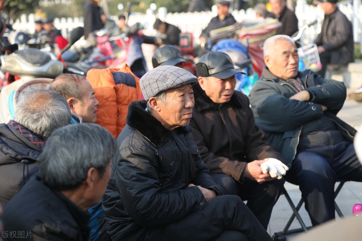 60周岁每月能领多少钱(60周岁一个月能领多少钱)